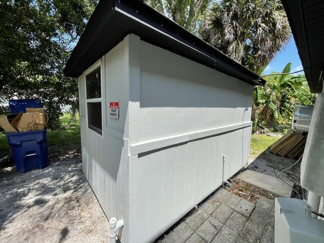 Building Photo - 5839 Sun Glo Ave