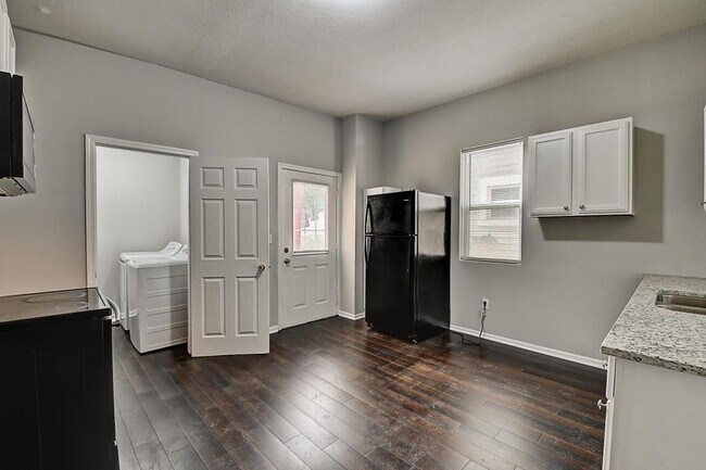 Photo - 417 N State Ave Townhome