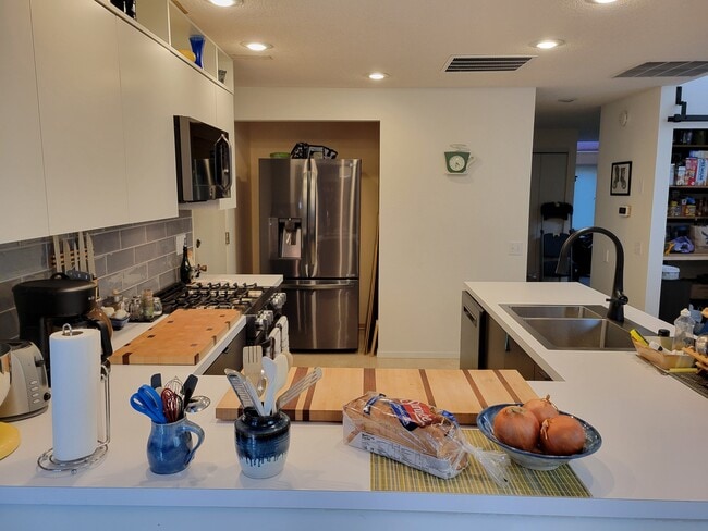 Building Photo - 2170 E Birch St