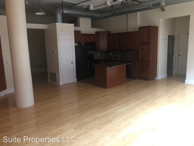 Building Photo - 2 br, 1 bath House - 5766 Trumbull Ave #103