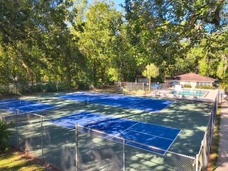 Pickleball Court - Creekwood Apartments