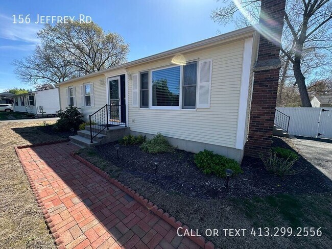 Foto del edificio - 156 Jeffrey Rd