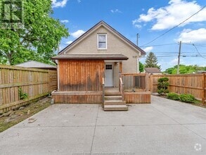 Building Photo - 927 Ellrose Ave