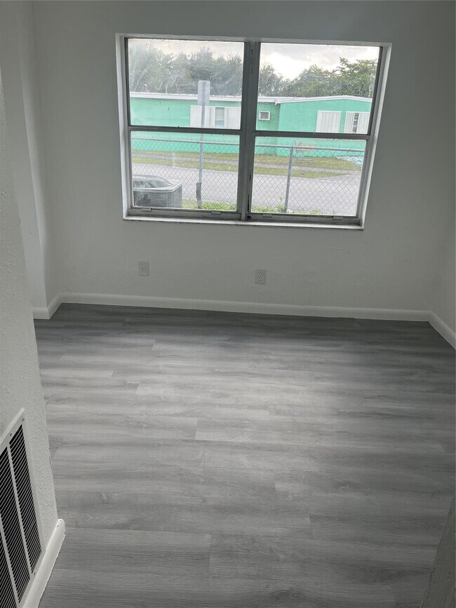 Foto del edificio - 1996 Rutland St