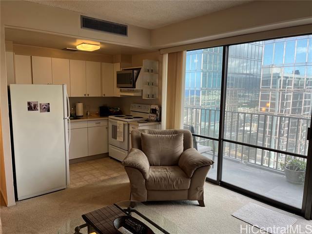 Building Photo - 225 Queen St