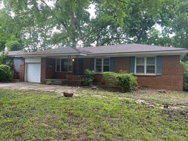 Building Photo - 511 Fleetwood Dr