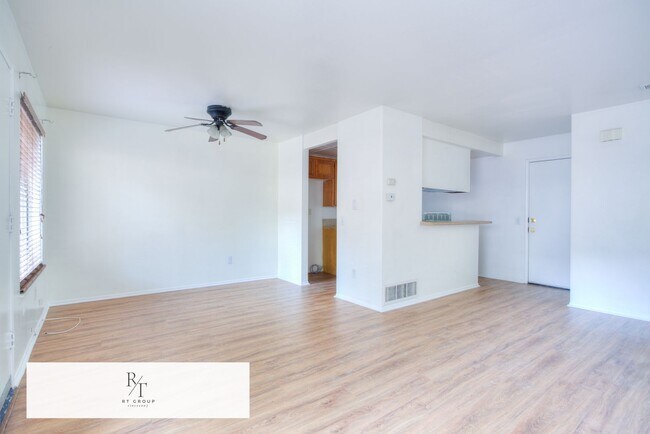Foto del edificio - Cozy and Convenient 2-Bedroom, 1-Bath Home in Riverside