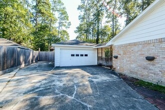 Building Photo - 5731 Old Lodge Dr
