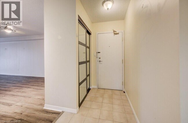 Photo du bâtiment - 17 King St E