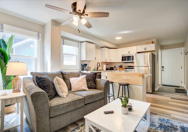 Foto del edificio - 156 Rodney Ct