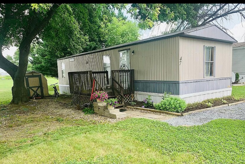 Primary Photo - 47 Whispering Ln