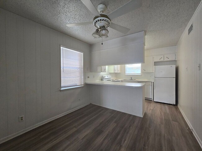 Building Photo - 1/2 OFF OF FIRST FULL MONTH OF RENT/ SECTION 8/HUD ACCEPTED - AVAILABLE NOW!
