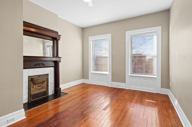 Foto del edificio - 2137 Russell Blvd