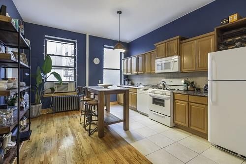 Foto del edificio - 554 1/2 Hudson St