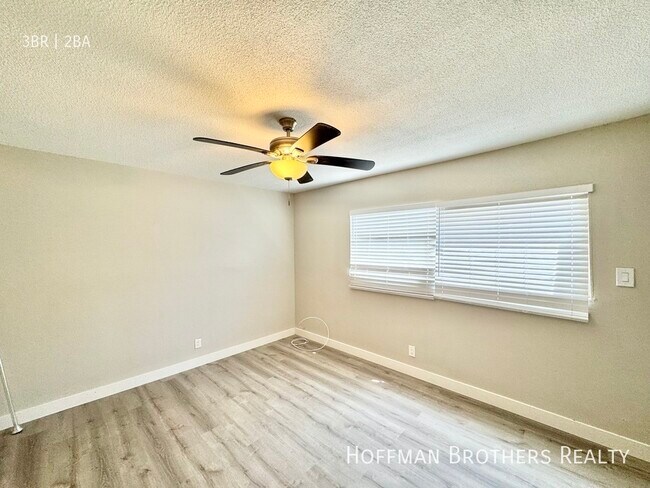 Foto del edificio - 12234 Manor Dr