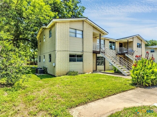 Building Photo - 744 Old Martindale Rd
