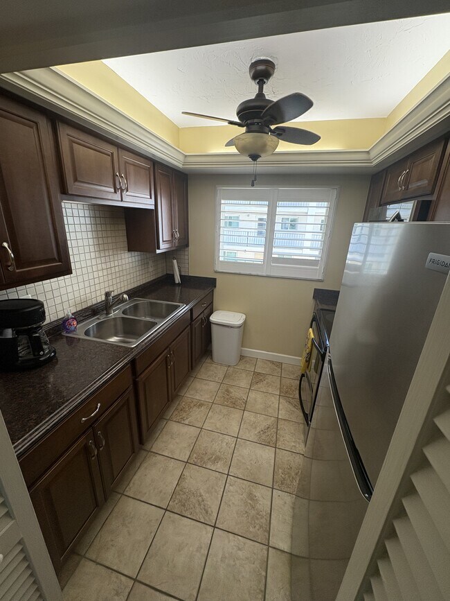 Building Photo - 708 S Tamiami Trl