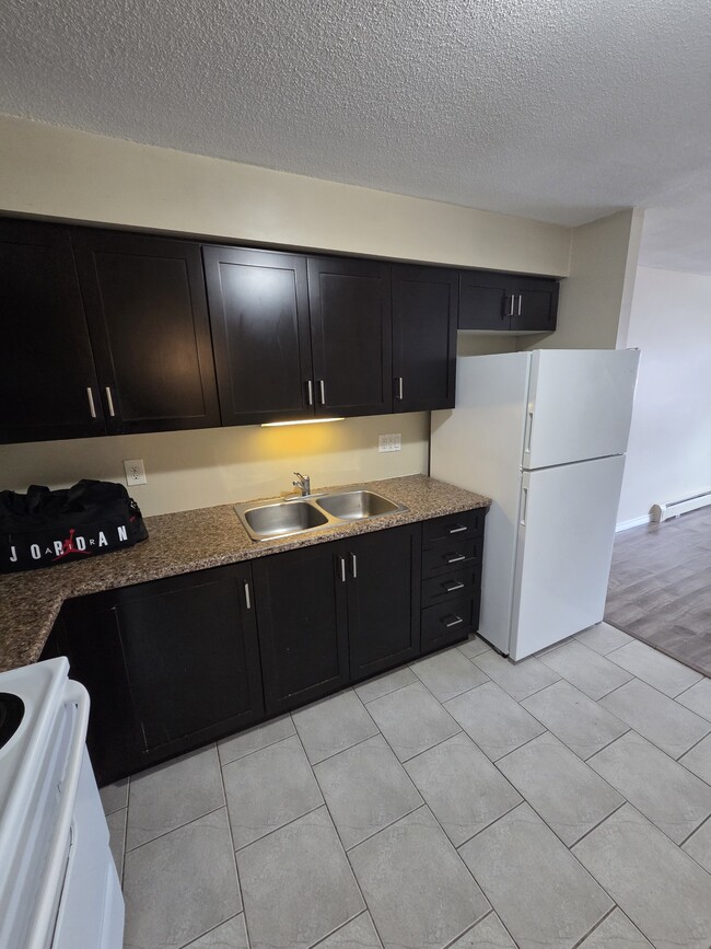 Building Photo - 87 Westwood Dr