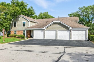 Building Photo - 241 Deerpath Ct