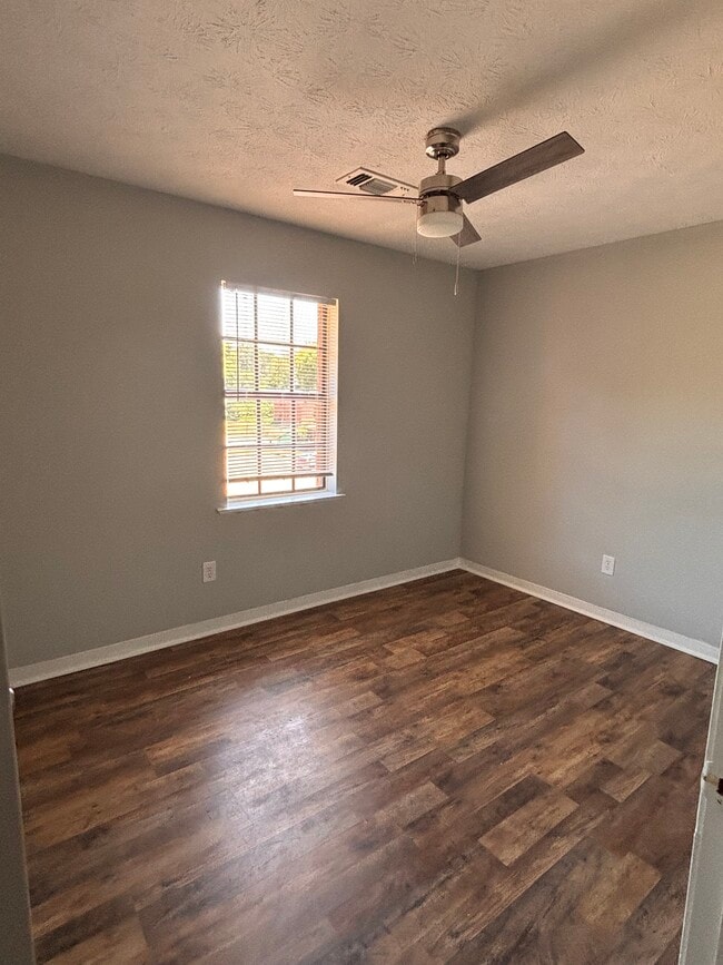 Foto del edificio - 821 W Edgemont Ave