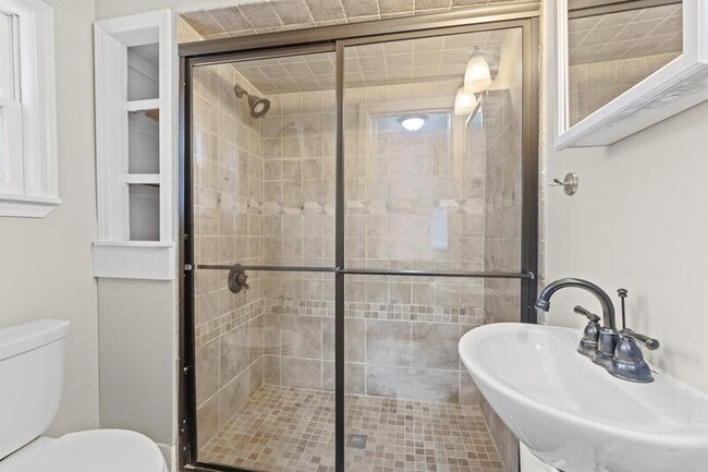 Building Photo - 2040 Austin Ave