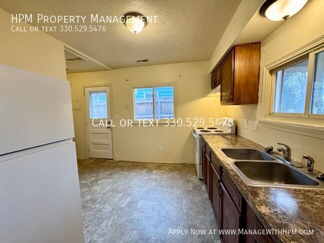 Building Photo - 1062 Merton Ave