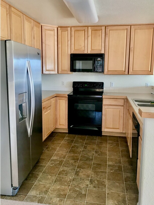 Kitchen - 3210 Boulder Cir