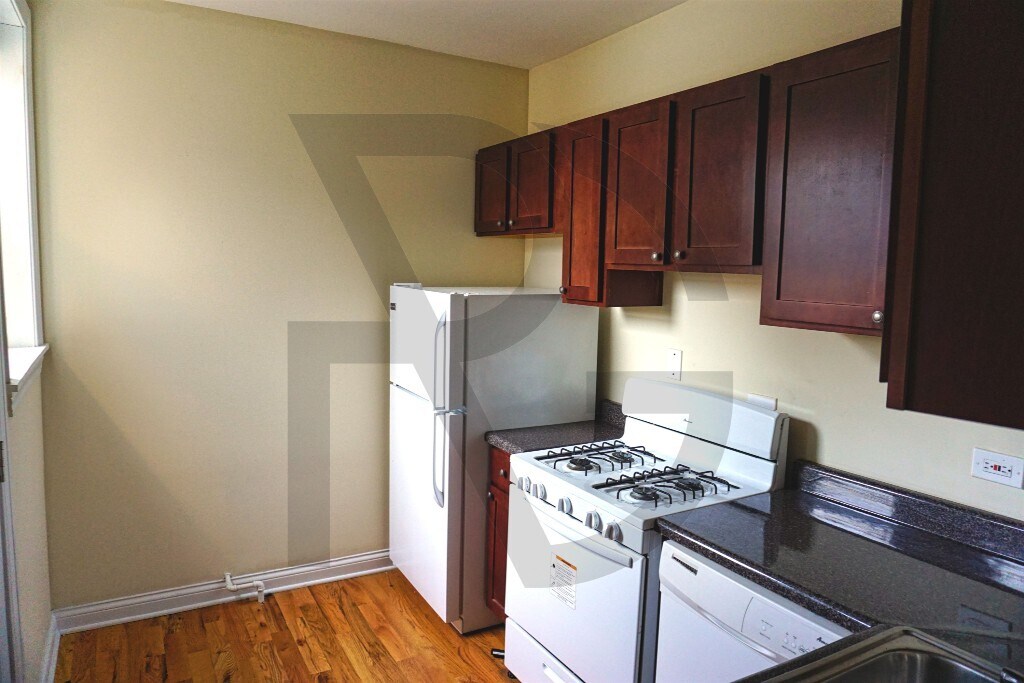 Primary Photo - Large Renovated one bedroom in East Lakeview!