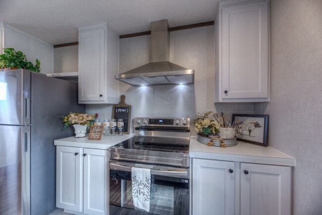 Building Photo - 6658 Bratton Rd