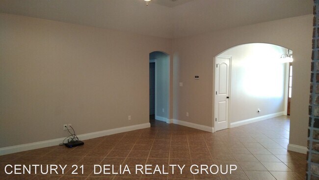 Building Photo - 4 br, 2.5 bath House - 3656 Belview Rd.