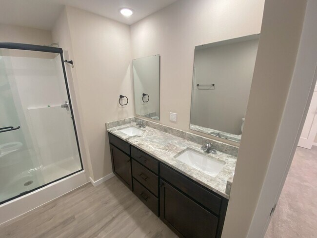 Foto del edificio - Gorgeous 4-Bedroom Home in the Heart of Wi...