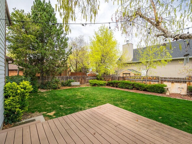 Foto del edificio - Spacious 5-Bedroom Home for Rent in Sandy, UT