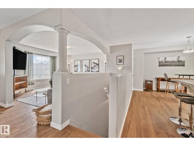 Building Photo - 5161-5154 54 Ave