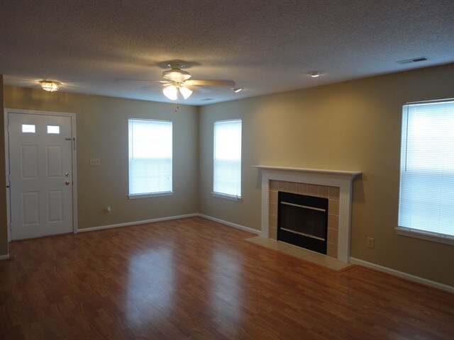 Foto del edificio - 743 Millbrook Dr