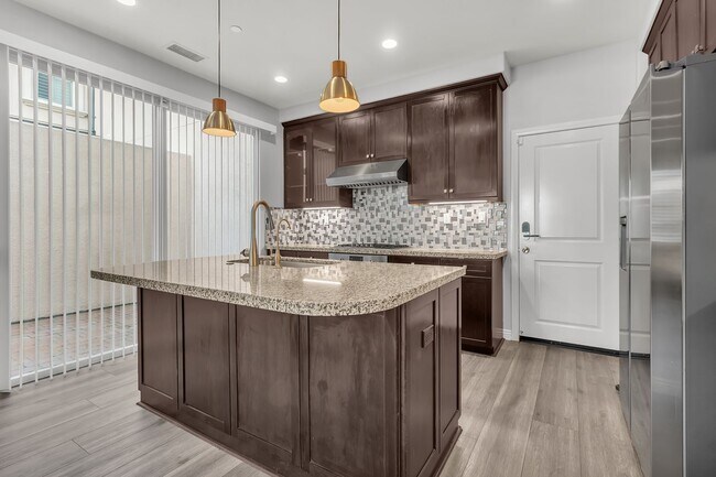 Foto del edificio - 76 Evening Sun