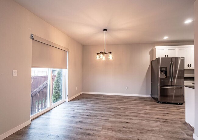 Foto del edificio - 3 bed 2.5 bath townhouse with garage.