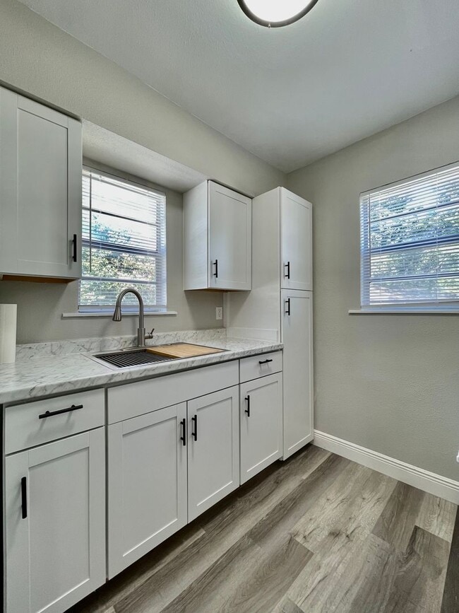Building Photo - New & Improved 1 Bedroom and 1 Bathroom Home in the Center of San Marcos