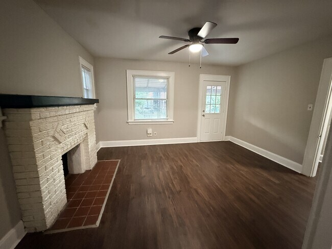 Building Photo - 916 Elberon Ave
