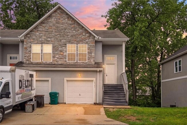 Building Photo - 10337 Parkview Ave