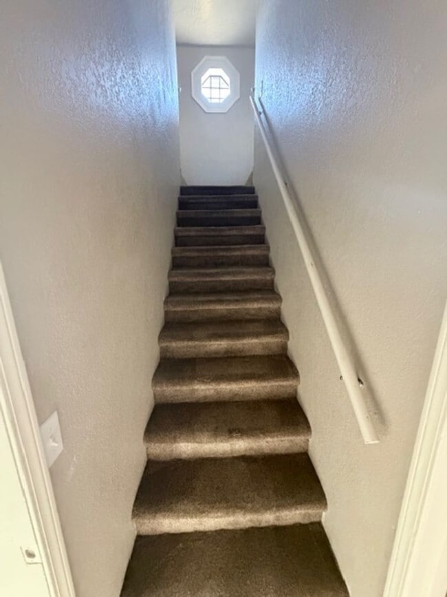 Building Photo - 4 Bedroom, 2 bath House for Rent in Stayton