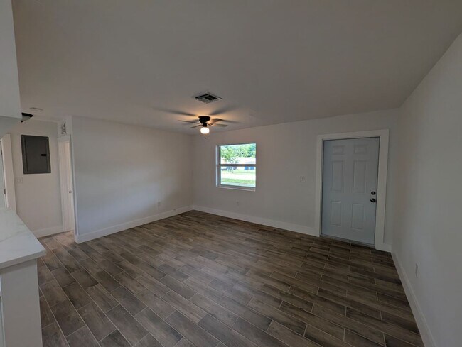Foto del edificio - Bright & Updated Rental Near Downtown Fort Lauderdale