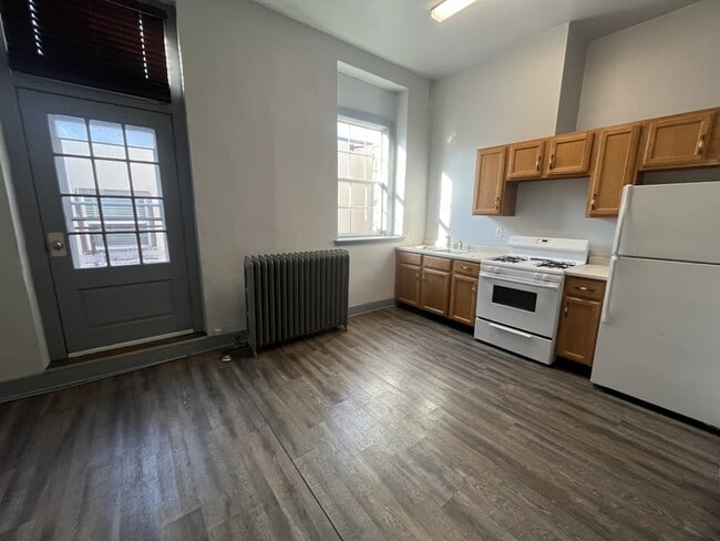 Building Photo - 212 N 8th St