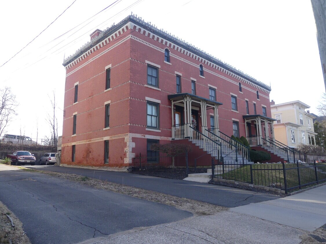Primary Photo - 28 Spring St