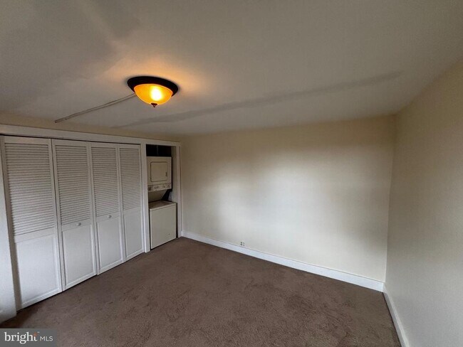 Building Photo - 790 Carlisle Ave