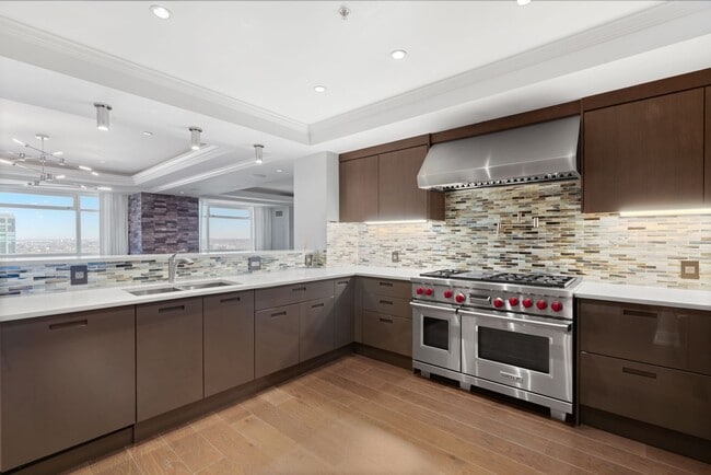 Foto del edificio - Ritz Carlton Residences - Two Story Penthouse Unit!