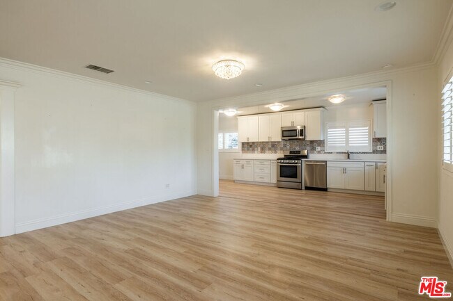 Foto del edificio - 445 S Mansfield Ave