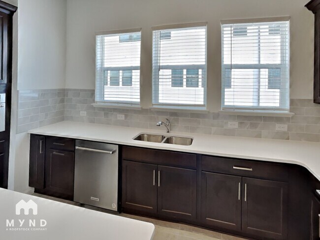 Foto del edificio - 2353 Brix St