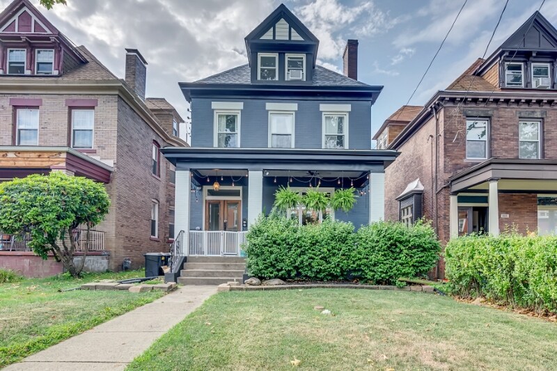 Primary Photo - 1119 N Euclid Ave
