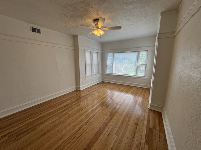 Foto del edificio - 5438 W Potomac Ave