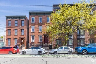 Building Photo - 204 Christopher Columbus Dr